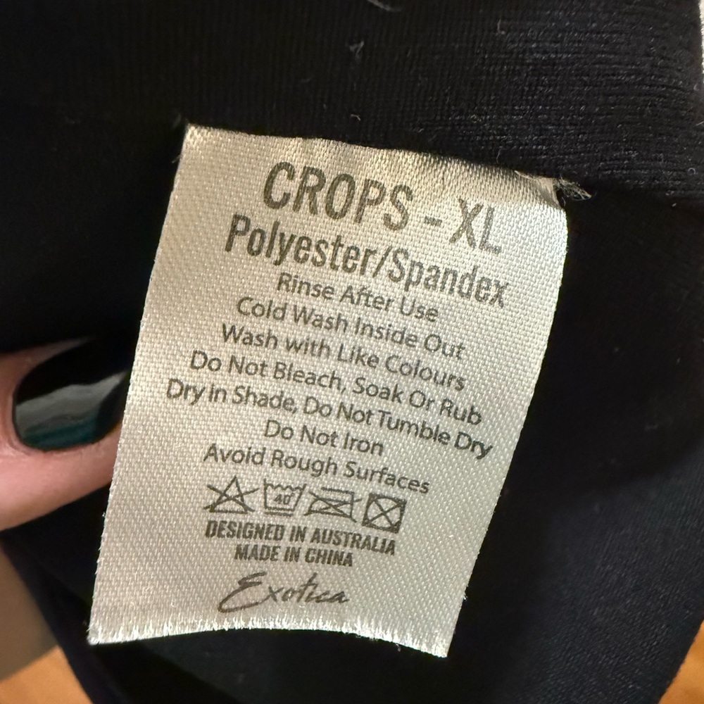 Crops Sports Bra - size XL - Picture 3 of 3